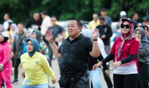 Gubernur Arinal dan Ibu Bersama  Jajaran OPD Pemprov Lampung Senam Bersama di Kebun PKK 