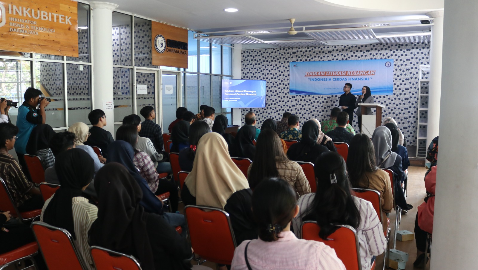 Indomobil Finance Ajak Mahasiswa Prodi Akuntansi Darmajaya Kelola Keuangan dengan Baik