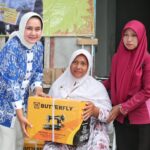 Ketua Umum PKDL Ibu Riana Sari Arinal Serahkan Bantuan Kursi Roda, Alat Bantu Jalan dan Alat Bantu Dengar kepada Penyandang Disabilitas di Tegineneng, Pesawaran Ketua Umum PKDL Ibu Riana Sari Arinal Serahkan Bantuan Kursi Roda, Alat Bantu Jalan dan Alat Bantu Dengar kepada Penyandang Disabilitas di Tegineneng, Pesawaran