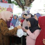 Ibu Riana Sari Arinal Senam Bersama dan Bagikan Sembako Program “Siger Berbagi” kepada Warga Perumahan Permata Asri, Karang Anyar, Jati Agung, Lampung Selatan Ibu Riana Sari Arinal Senam Bersama dan Bagikan Sembako Program “Siger Berbagi” kepada Warga Perumahan Permata Asri, Karang Anyar, Jati Agung, Lampung Selatan