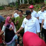 Bupati Lampung Selatan Bantu Dua Rumah Roboh Milik Warga Tanjung Agung-Katibung
