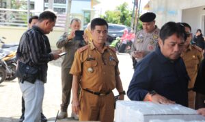 Tinjau Kesiapan Sejumlah TPS di Bandarlampung, Gubernur Arinal Apresiasi Kesigapan Petugas KPPS dalam Melakukan Persiapan