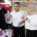 Nanang Ermanto dan Istri Nyoblos di TPS 001 Desa Way Galih, Pesan Jangan Golput