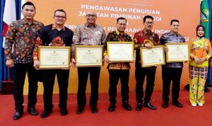 Sekda Kabupaten Tanggamus Menerima Penghargaan Sistem Merit 2023 Dalam Pengisian Jabatan Pimpinan Tinggi (JPT) dari Komisi Aparatur Sipil Negara (KASN)