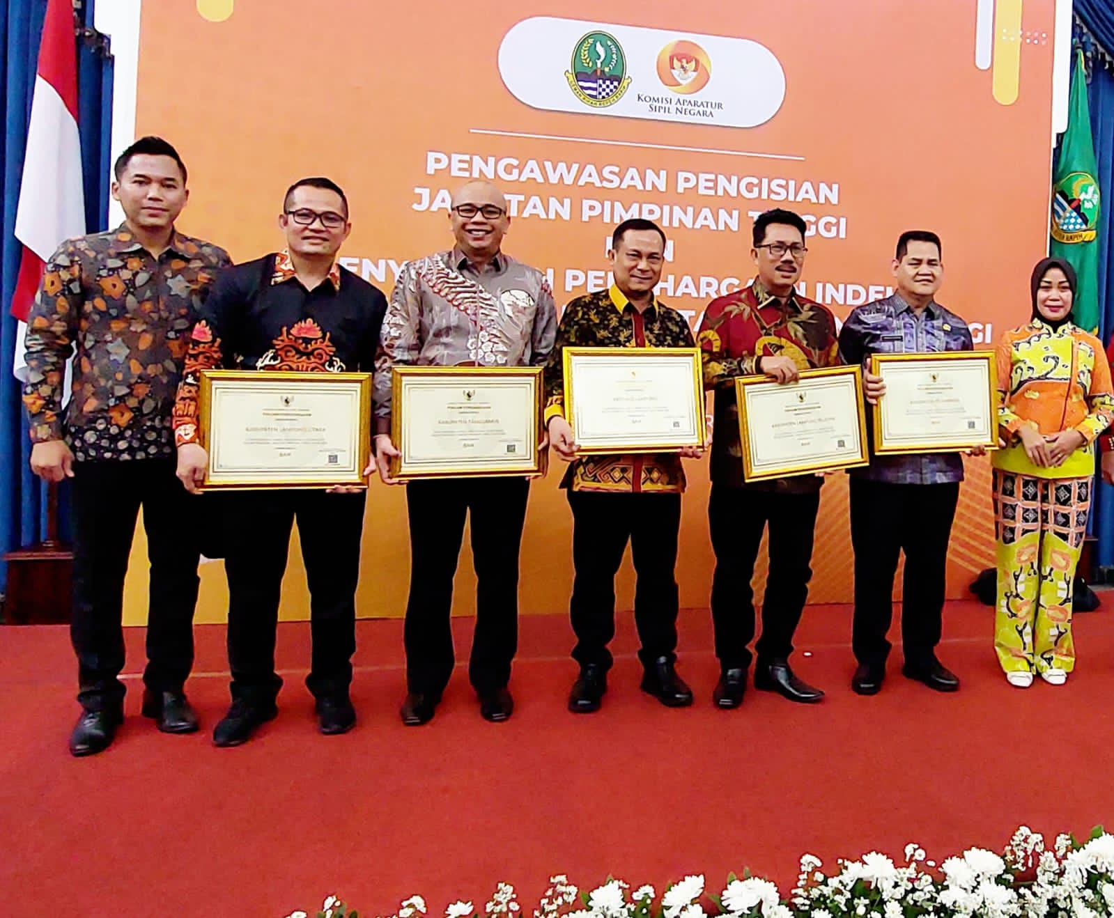 Sekda Kabupaten Tanggamus Menerima Penghargaan Sistem Merit 2023 Dalam Pengisian Jabatan Pimpinan Tinggi (JPT) dari Komisi Aparatur Sipil Negara (KASN)