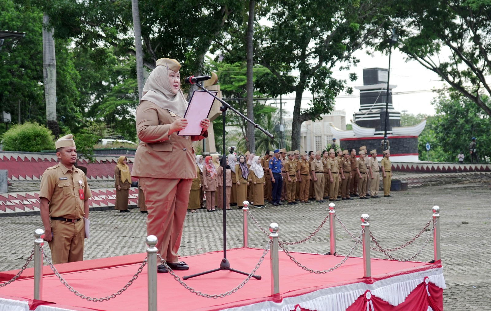 Staf Ahli Bupati Bidang Ekobang dan Kemasyarakatan Pimpin Apel Mingguan