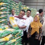 Pastikan Stok Pangan Aman, Bupati Nanang Ermanto Tinjau Gudang Bulog Pastikan Stok Pangan Aman, Bupati Nanang Ermanto Tinjau Gudang Bulog