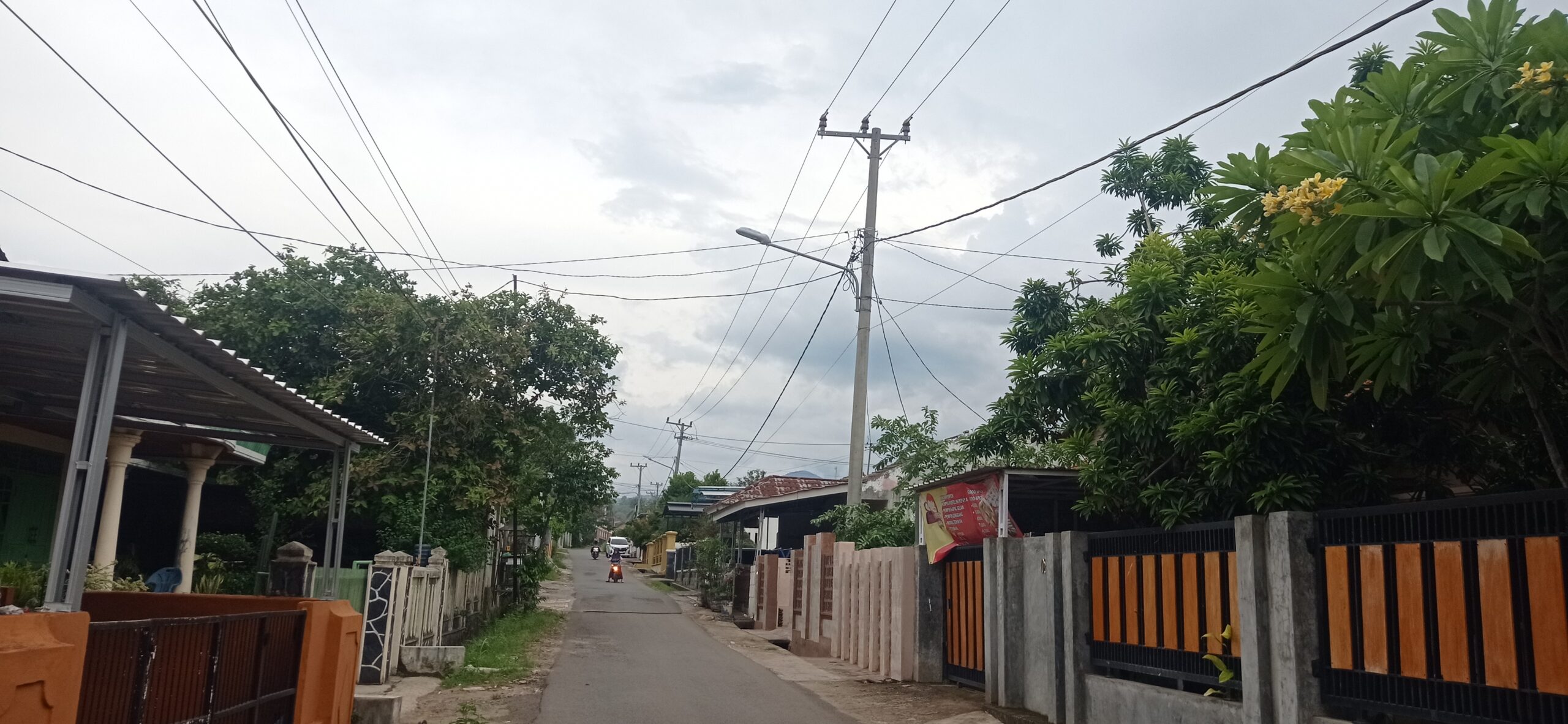 Warga Jalan Cokro Suarno Sukaraja Tataan Pertanyakan Lampu Penerangan Jalan Padam