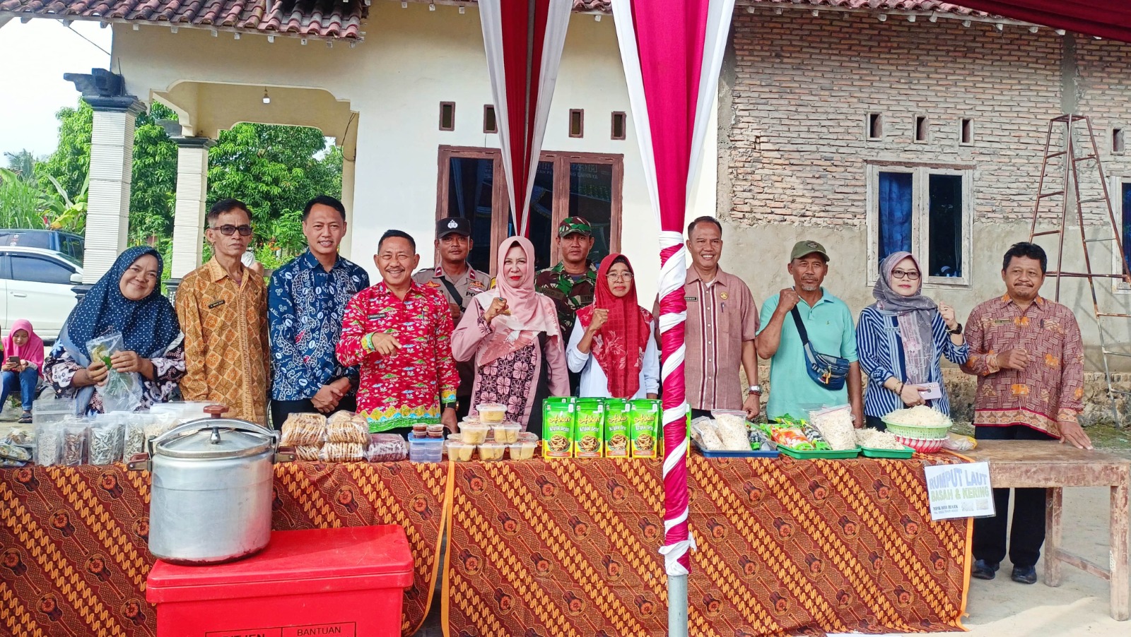 Masyarakat Serbu Pasar Murah di Desa Kalirejo Kecamatan Palas