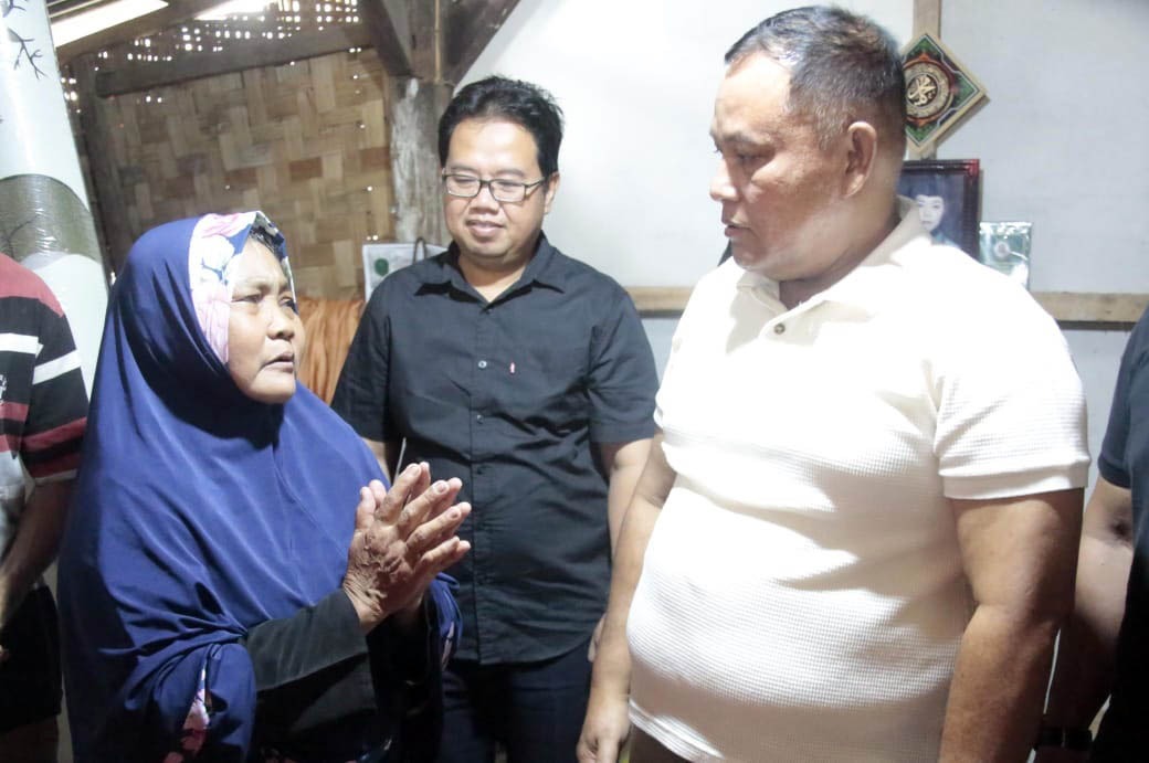 Senangnya Nenek Ngadiem, Dapat Bantuan Bedah Rumah dari Bupati Lamsel