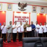 KPK Serahkan Aset Tanah Hasil Rampasan Korupsi ke Pemkab Lampung Selatan KPK Serahkan Aset Tanah Hasil Rampasan Korupsi ke Pemkab Lampung Selatan