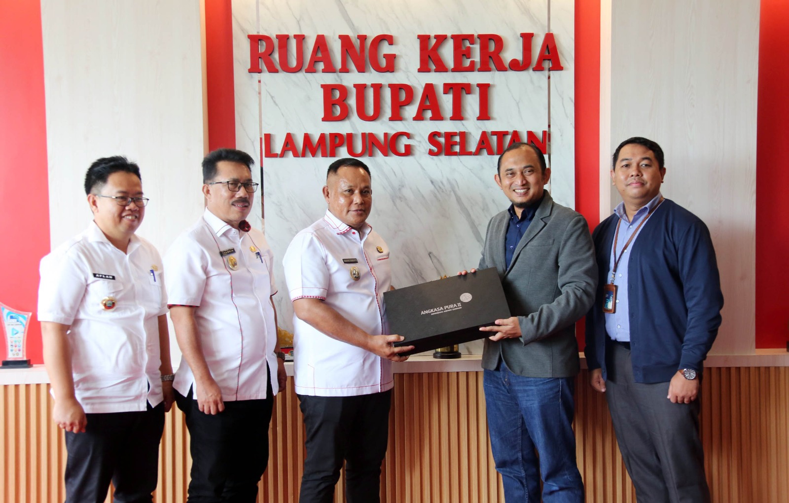 Audiensi Dengan Bupati, EGM Angkasa Pura II Bandara Radin Inten II: Kami Ingin Ikut Andil Program Bedah Rumah