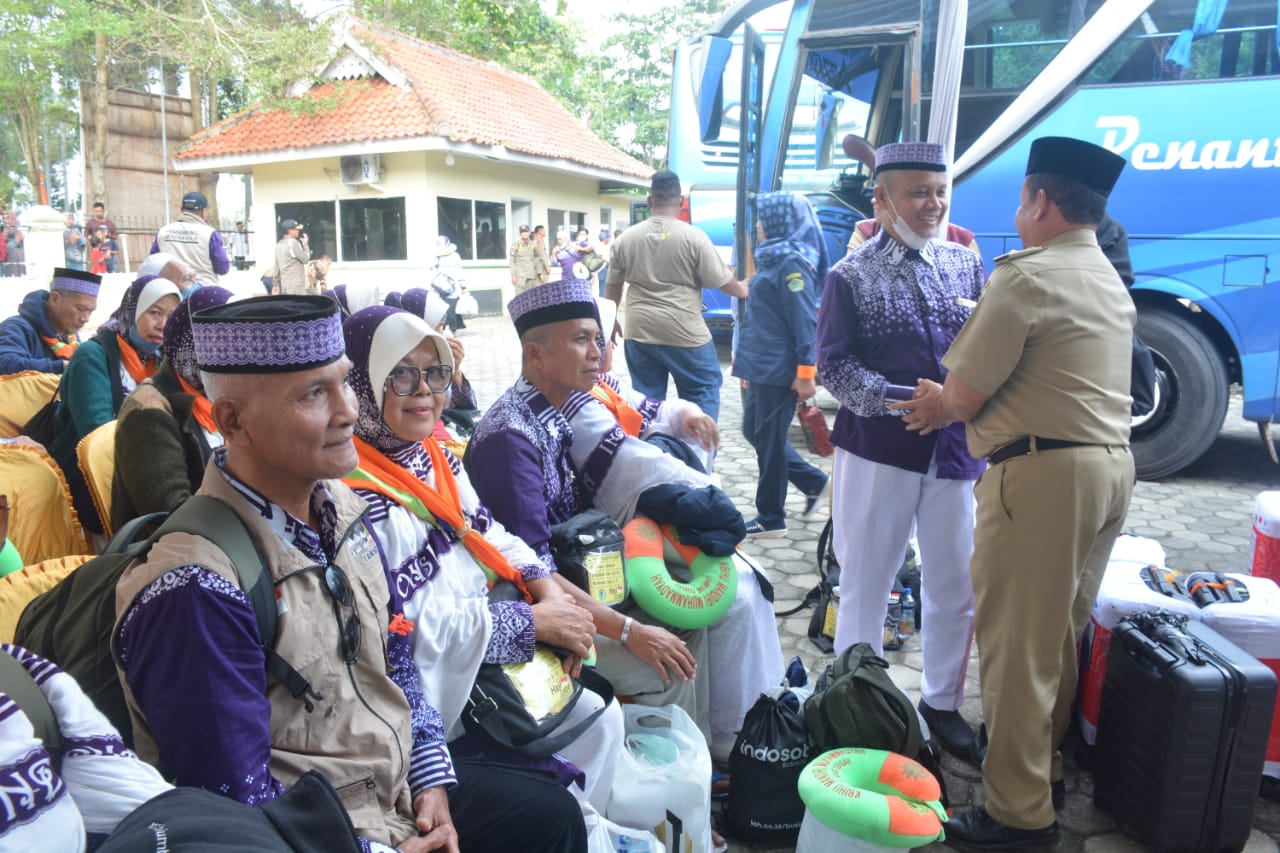 Diwakili Asisten Adminitrasi Umum Eko Dian Susanto Senyambut Kepulangan Jama’ah Haji