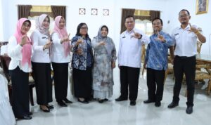 Bunda Literasi Pimpin Rapat Persiapan Gebyar Indonesia di Ruang Nunyai Komplek Rumah Dinas Bunda Literasi Pimpin Rapat Persiapan Gebyar Indonesia di Ruang Nunyai Komplek Rumah Dinas