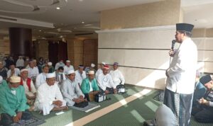 Bupati Lamteng Musa Ahmad Menyapa Calon Jamaah Haji Lampung Tengah di Kota Mekah Bupati Lamteng Musa Ahmad Menyapa Calon Jamaah Haji Lampung Tengah di Kota Mekah