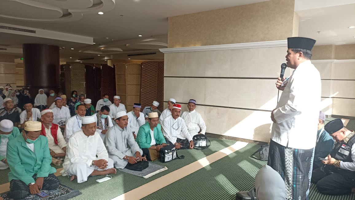 Bupati Lamteng Musa Ahmad Menyapa Calon Jamaah Haji Lampung Tengah di Kota Mekah