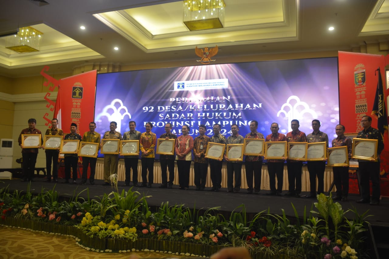 Bupati Lampung Tengah Musa Ahmad Raih Penghargaan Anubhawa Sasana Desa/Kelurahan