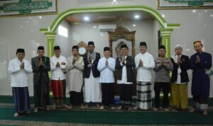 Pj. Sekretaris Daerah Kabupaten Lamteng Kusuma Riyadi Melaksanakan Sholat Idul Adha 1445 H Pj. Sekretaris Daerah Kabupaten Lamteng Kusuma Riyadi Melaksanakan Sholat Idul Adha 1445 H