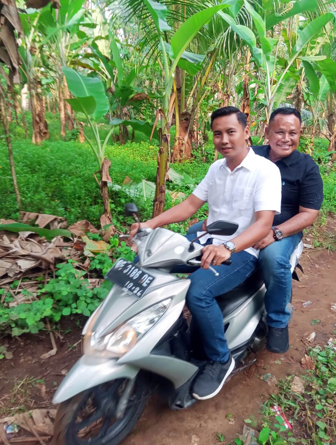 Dibonceng Naik Motor, Nanang Ermanto Tembus Lokasi Bedah Rumah Yang Sulit Terjangkau