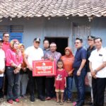 Nanang Ermanto Salurkan Bantuan 6 Unit Bedah Rumah di Kecamatan Jati Agung
