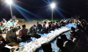 Wujud Syukur, Satgas TMMD ke-120 Kodim 0421/LS dan Warga Gelar Syukuran di Pembangunan Jalan Onderlagh