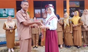 Kepala SDN 3 Way Urang Apresiasi Siswi Kelas 6 Raih Emas Saburai Cup XV 2024