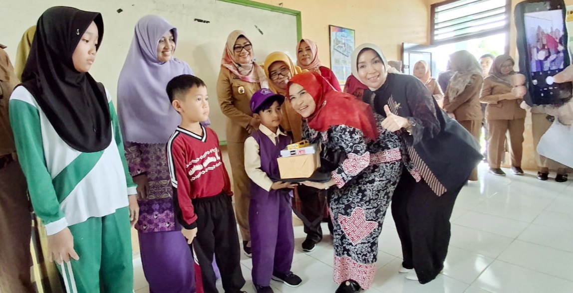 Sambangi Madrasah Khairiyah, Bunda Winarni Dorong Pembangunan Rehab Gedung