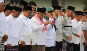 Nanang Ermanto Sholat Idul Adha 1445 Hijriah di Lapangan Desa Way Galih