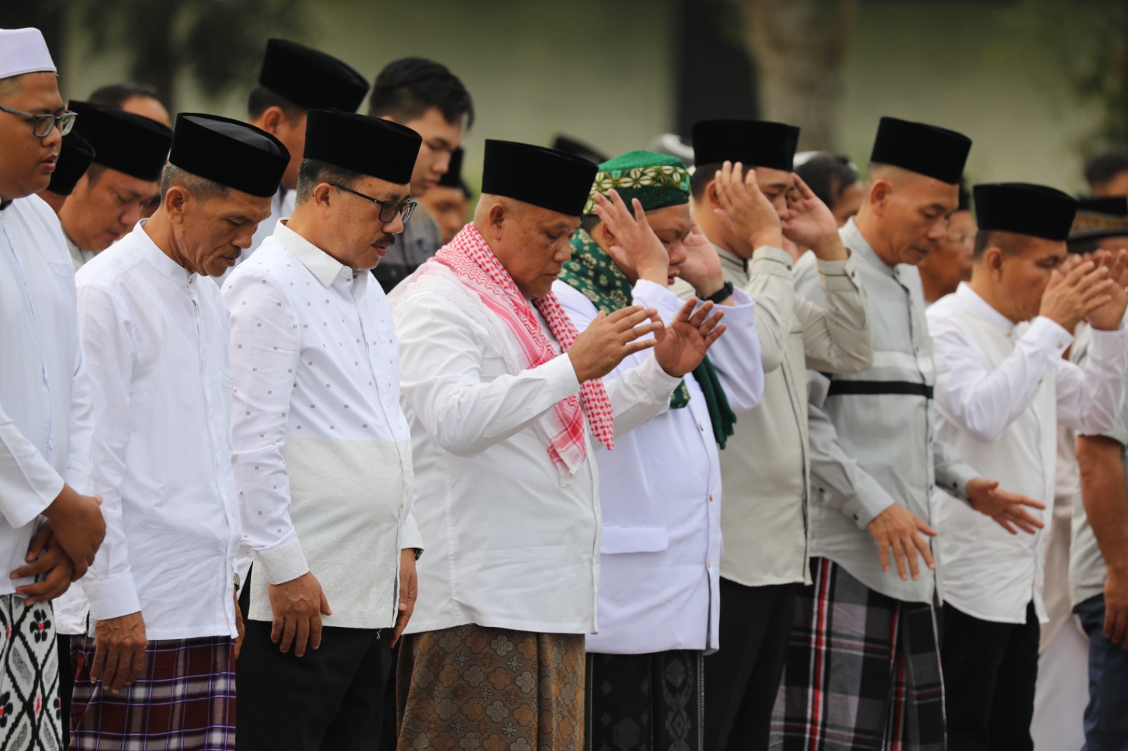 Nanang Ermanto Sholat Idul Adha 1445 Hijriah di Lapangan Desa Way Galih