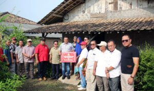 Nanang Ermanto Kembali Tebar Bantuan Bedah Rumah di Sidomulyo dan Palas