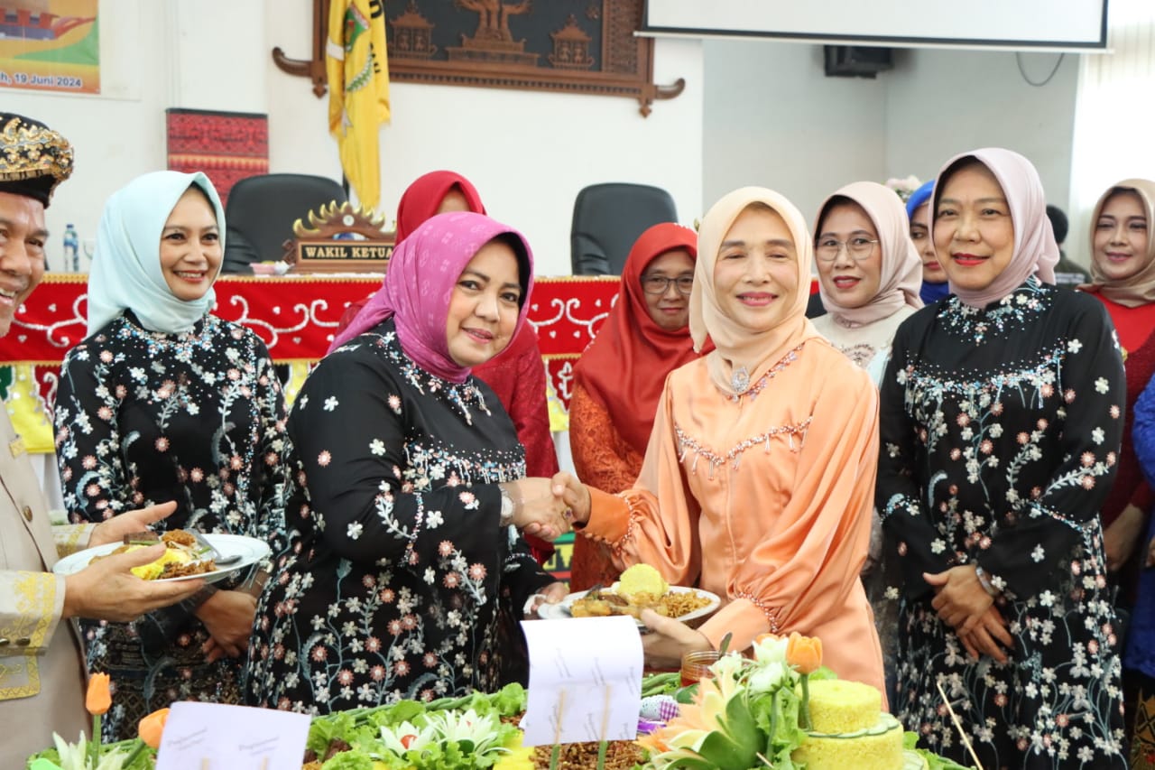 Ketua TP PKK Hadiri Sidang Paripurna Hut Lampung Tengah Ke 78