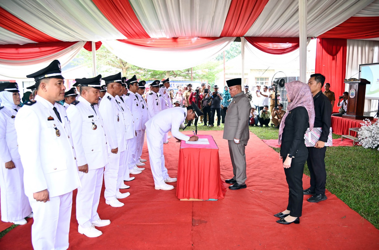 Giliran 21 Kepala Desa se-Kecamatan Jati Agung Dikukuhkan Bupati Lampung Selatan