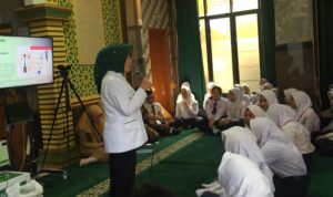 Dr. Zam Zanariah SP.S., M.Kes, Beri Penyuluhan Anti-Narkoba di MPLS SMA N 5 Bandar Lampung