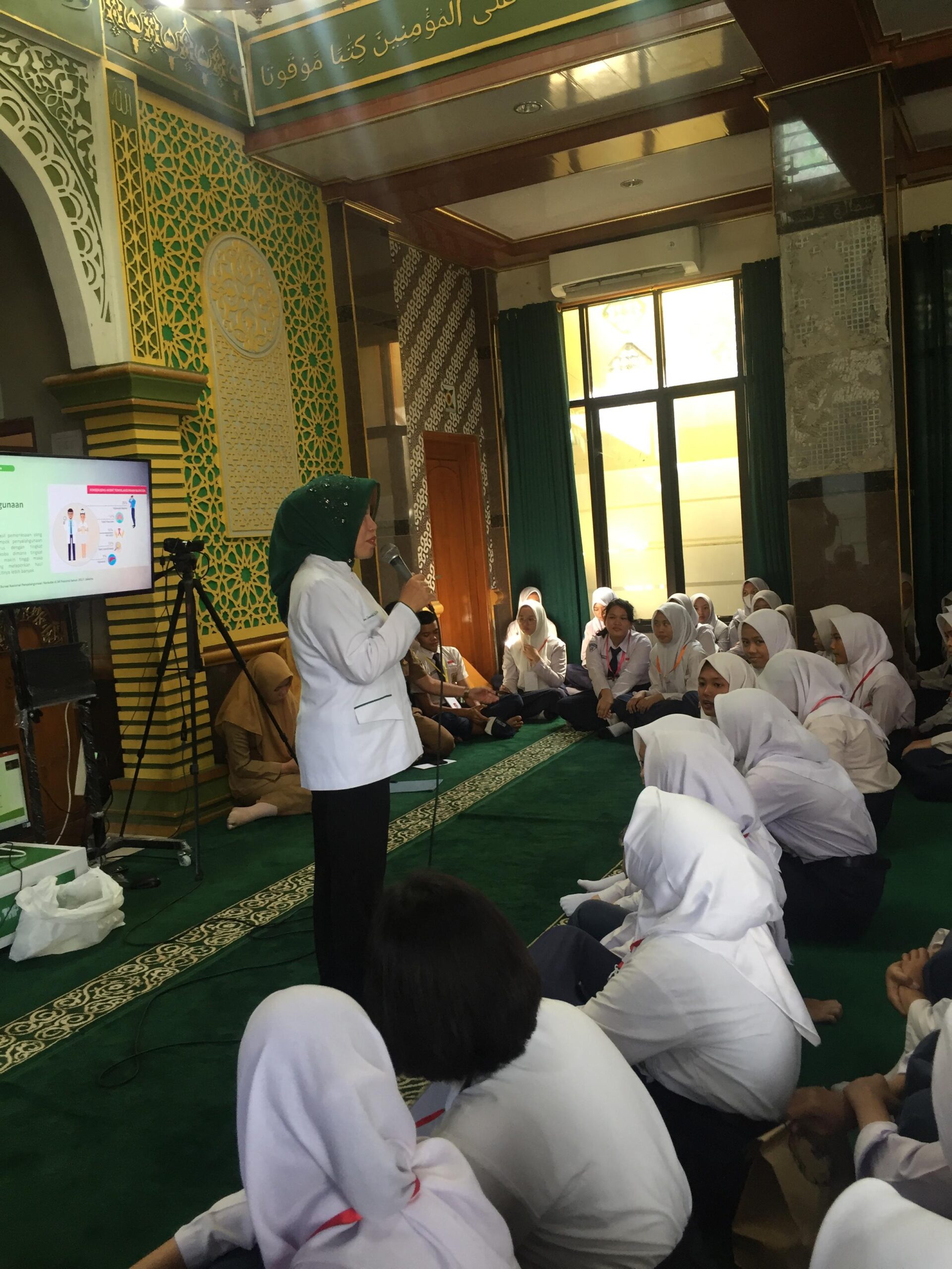 Dr. Zam Zanariah SP.S., M.Kes, Beri Penyuluhan Anti-Narkoba di MPLS SMA N 5 Bandar Lampung