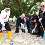 Respon Cepat Aduan Warga Soal Tumpukan Sampah, Pemkab Lamsel Lakukan Aksi Gerot Wisata di Pantai Pasir Putih