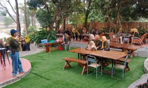 Alumni 76 SMPN 1 GEDONG TATAAN Geruduk Kedai Kopi Backland Ada Apa