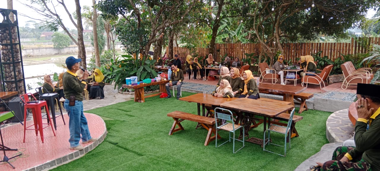 Alumni 76 SMPN 1 GEDONG TATAAN Geruduk Kedai Kopi Backland Ada Apa