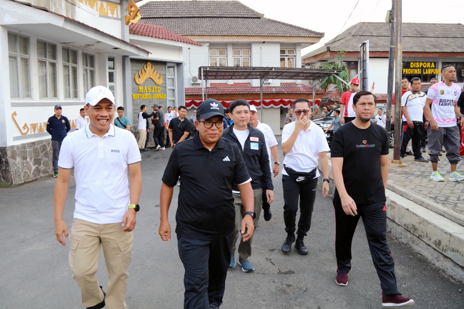 Pj. Gubernur Samsudin Beri Penghargaan kepada Atlet dan Pelatih Berprestasi Peraih Medali Popnas XVI Tahun 2023 di Sumatera Selatan