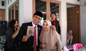 Usai Dilantik Kembali Menjadi Anggota Dewan, Aria Guna Peringati 24 Tahun Perkawinan