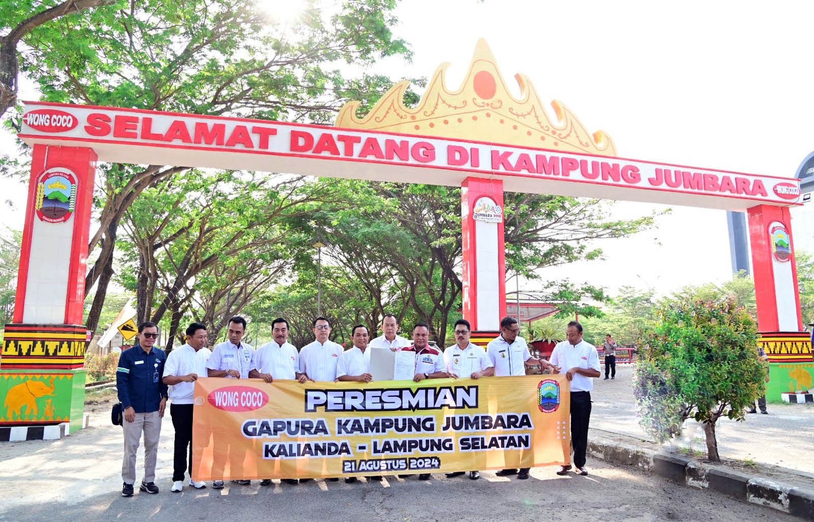 Dibangun PT Wong Coco, Gapura Kampung Jumbara Diresmikan Bupati Lamsel