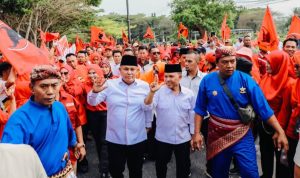 Daftar ke KPU Lamsel: Nanang-Beriman Kompak Pakai Outfit Hitam Putih