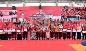 4.995 Guru Honor Full Senyum, Terima Insentif dari Bupati Lampung Selatan