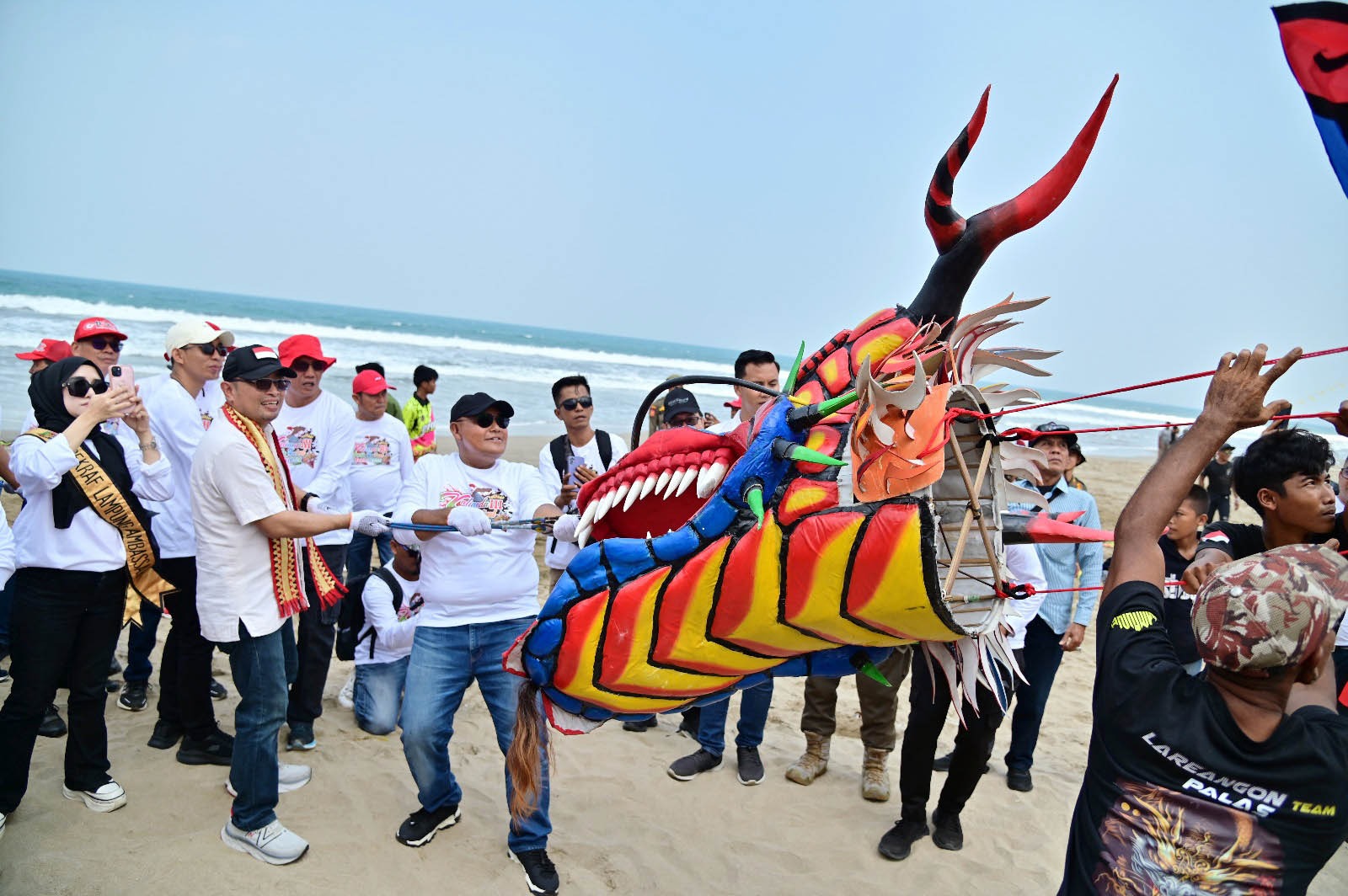 Kalianda Kite Festival III Resmi Dibuka, Diwarnai Tari Tupping Massal