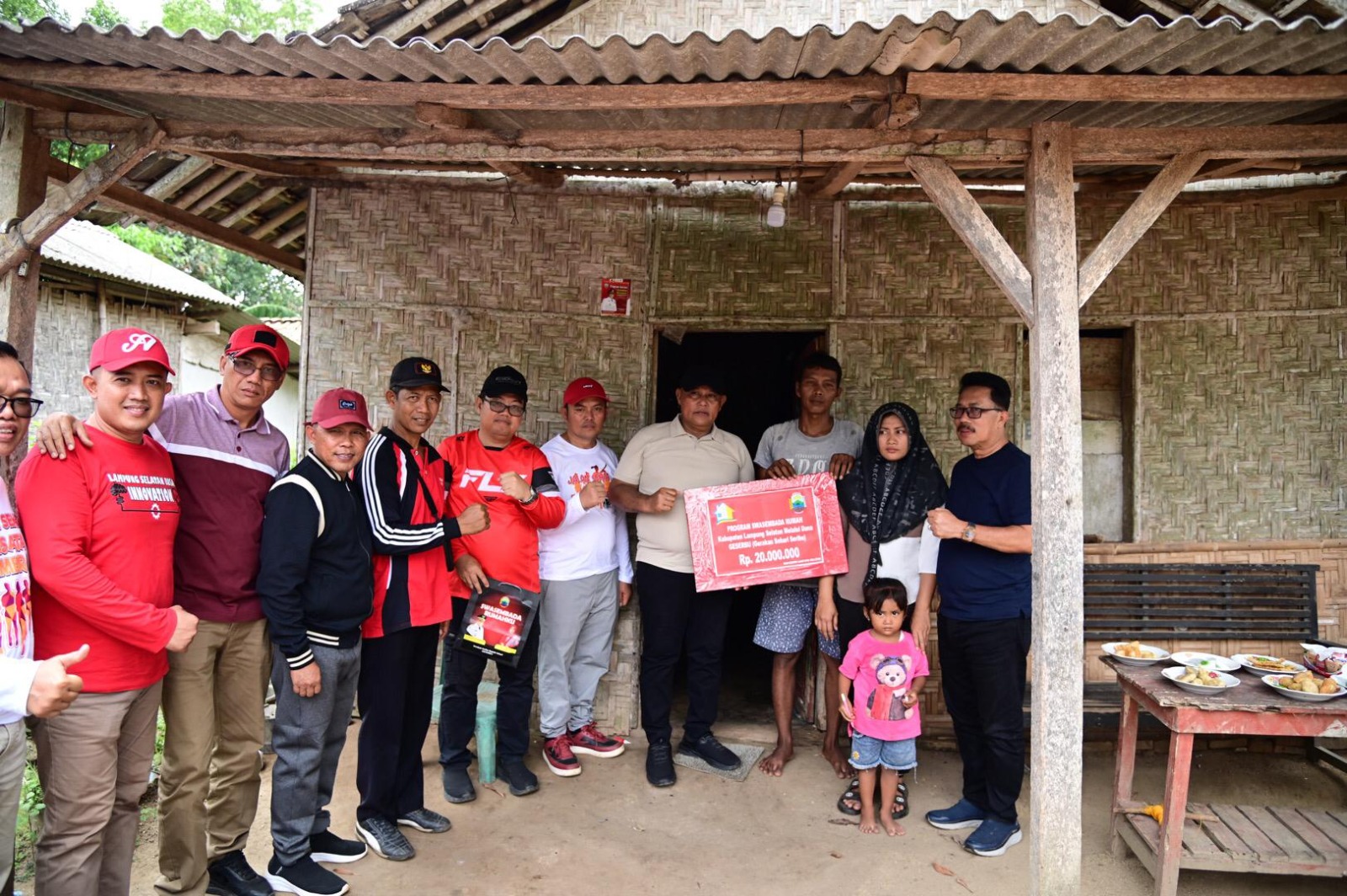 Nanang Ermanto Resmikan Hasil Bedah Rumah Milik Warga Pasuruan