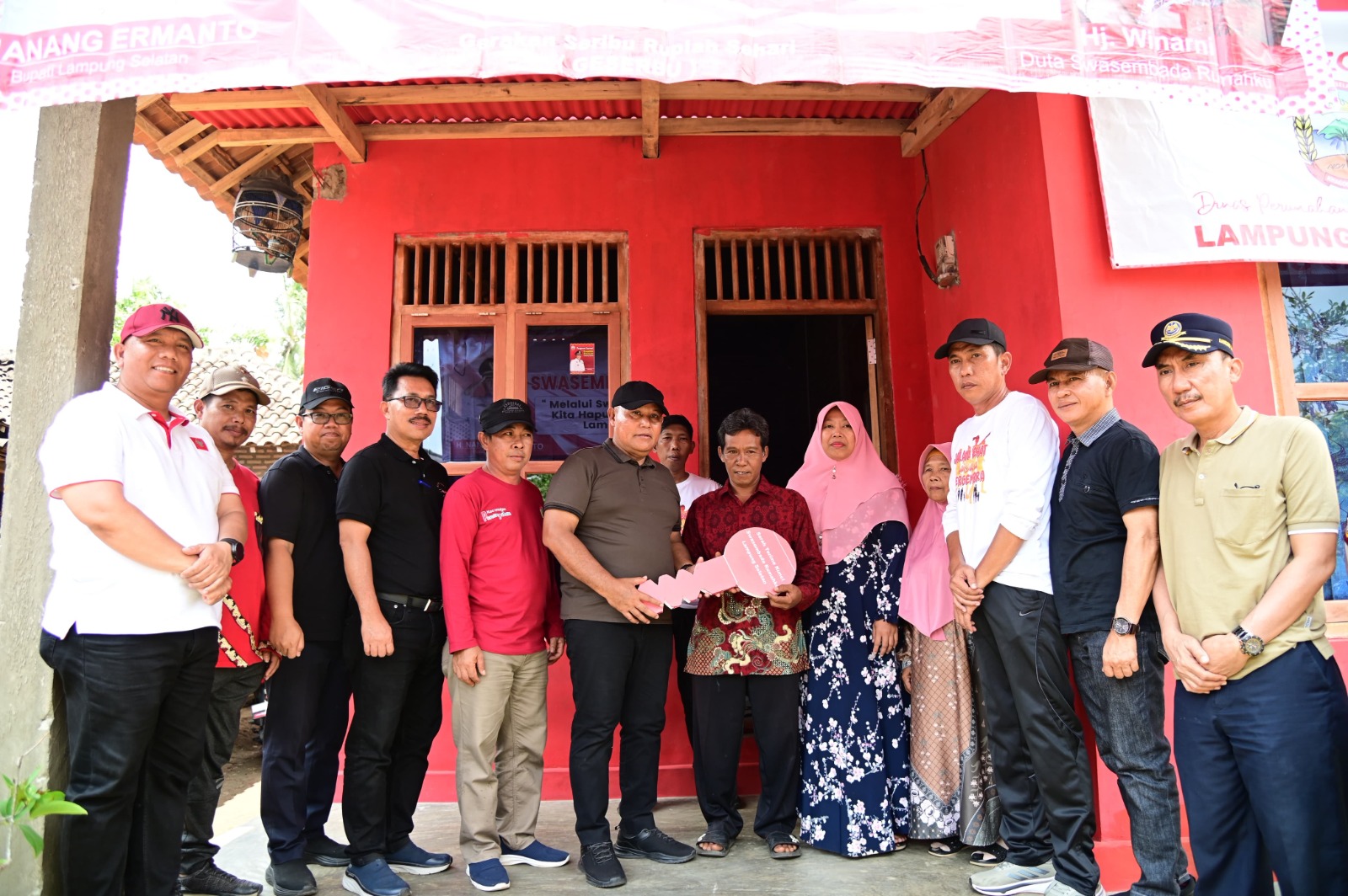 Nanang Ermanto Resmikan Hasil Bedah Rumah Milik Warga Pasuruan