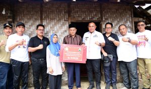 Nanang Ermanto Salurkan Bantuan Bedah Rumah Untuk 3 Warga di Kecamatan Penengahan