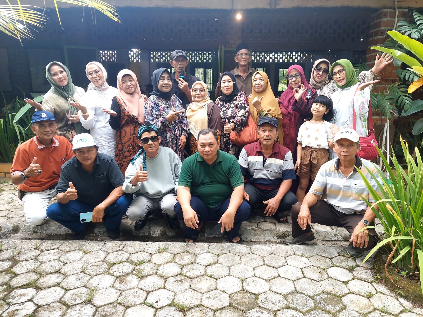 Sahabat Kecil SMPN Gedong Tataan Alumni 76 Temu Kangen