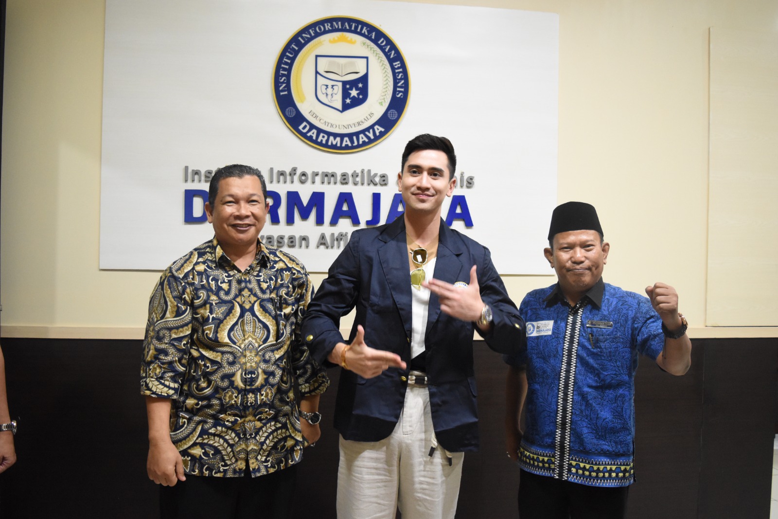 Heboh! Verrell Bramasta dan Wali Kota Bandar Lampung Ramaikan Acara Spektakuler di Kampus The Best!
