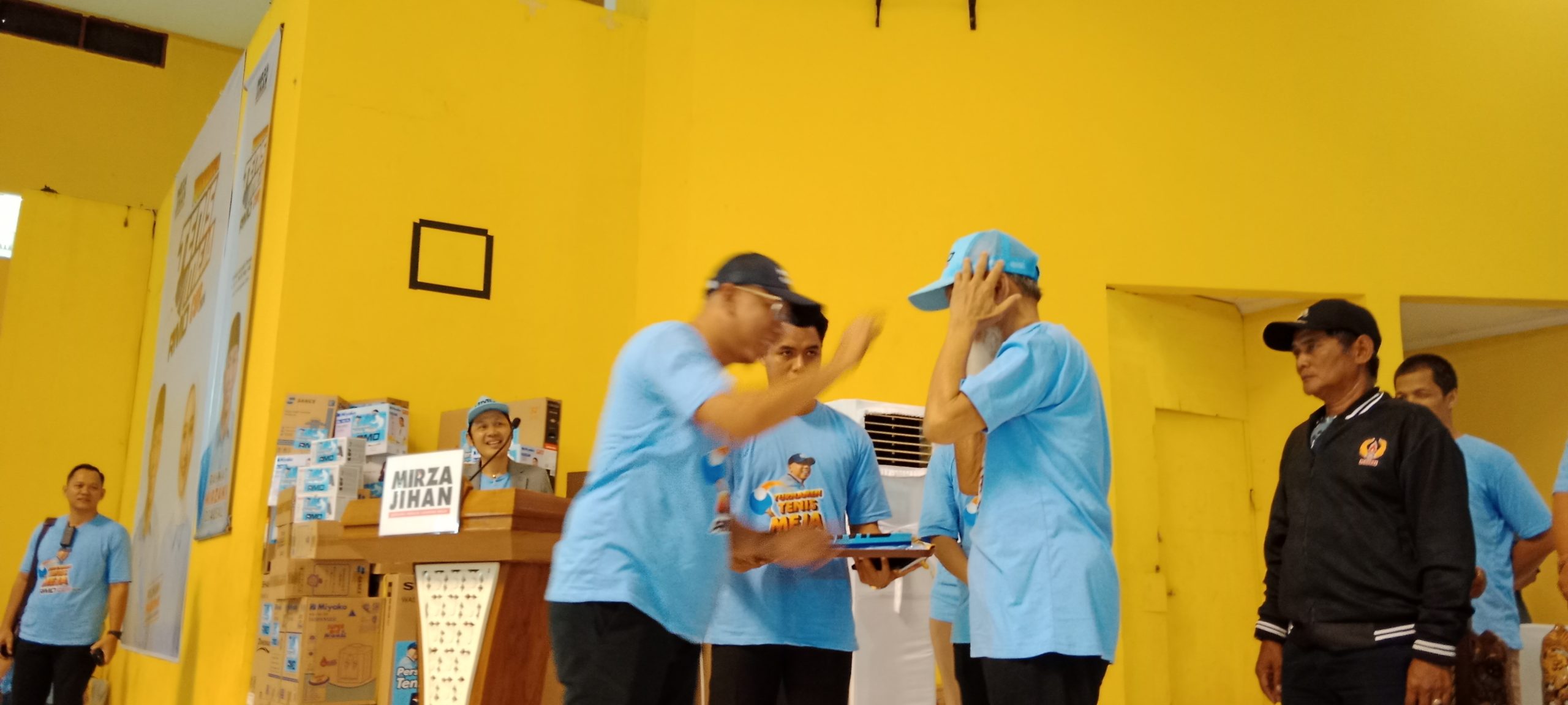 Simpati Dengan Tenis Meja, Rahmad Mirzani Djausal Hadiahkan Bet di Turnamen RMD Cup 2024