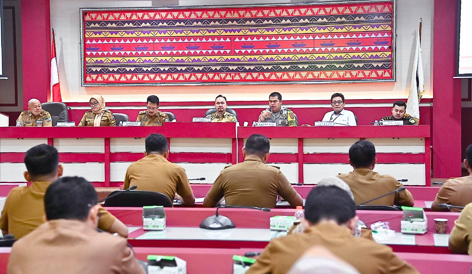 Pimpin Rakor, Plt Bupati Lamsel Tekankan Pentingya Jaga Kondusivitas Jelang Pilkada